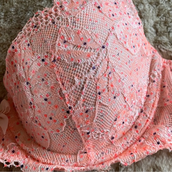 Victoria's Secret Body by Victoria Lightly Lined Lace Demi Bra Size 32B - Picture 2 of 6